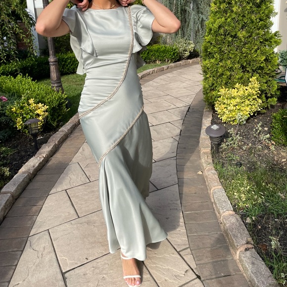 Mint Green Gown - Picture 2 of 8